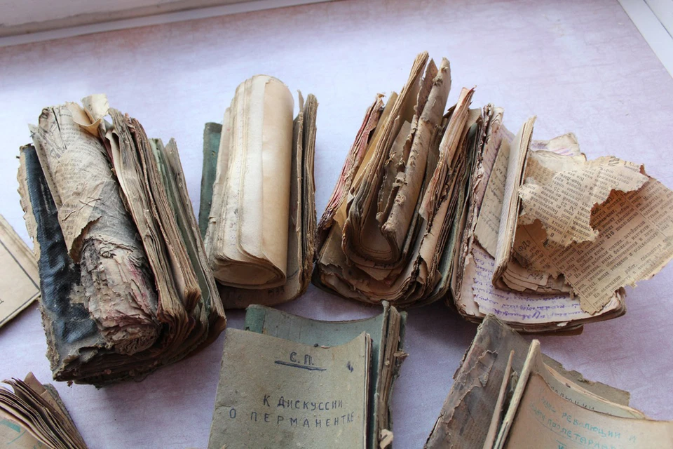 Старые рукописи из верхнеуральской тюрьмы. Всего найдено 30 тетрадей.