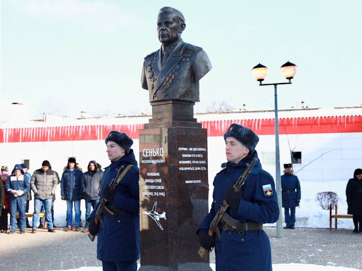 23 февраля в Тамбове появились бюсты Василию Сенько и Александру  Московскому - KP.RU