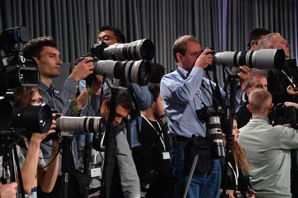 От того, как много приходит журналистов на пресс-конференцию, зависит от пресс-службы