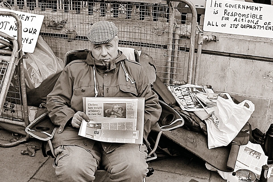 Считая, что его «заслуги» новыми хозяевами плохо оценены, Виктор Макаров объявил голодовку прямо в центре Лондона. Но ничего не добился... Фото: ВАСИЛЬЕВ