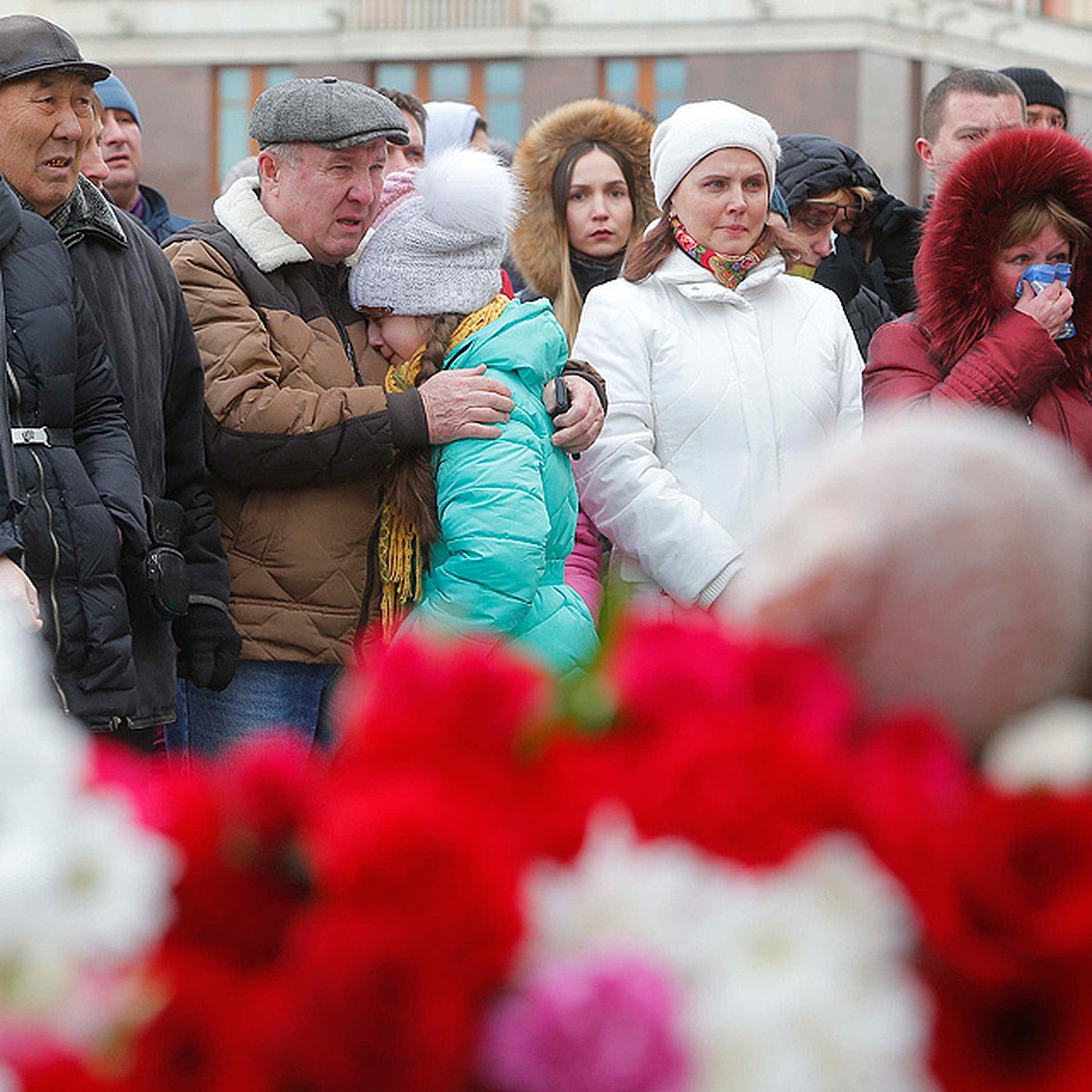 «На парковке не было мест, опоздали на сеанс»: семья чудом спаслась при  пожаре в ТЦ «Зимняя вишня» - KP.RU