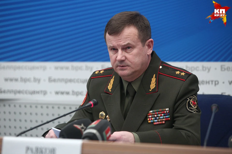 Министр обороны Андрей Равков.