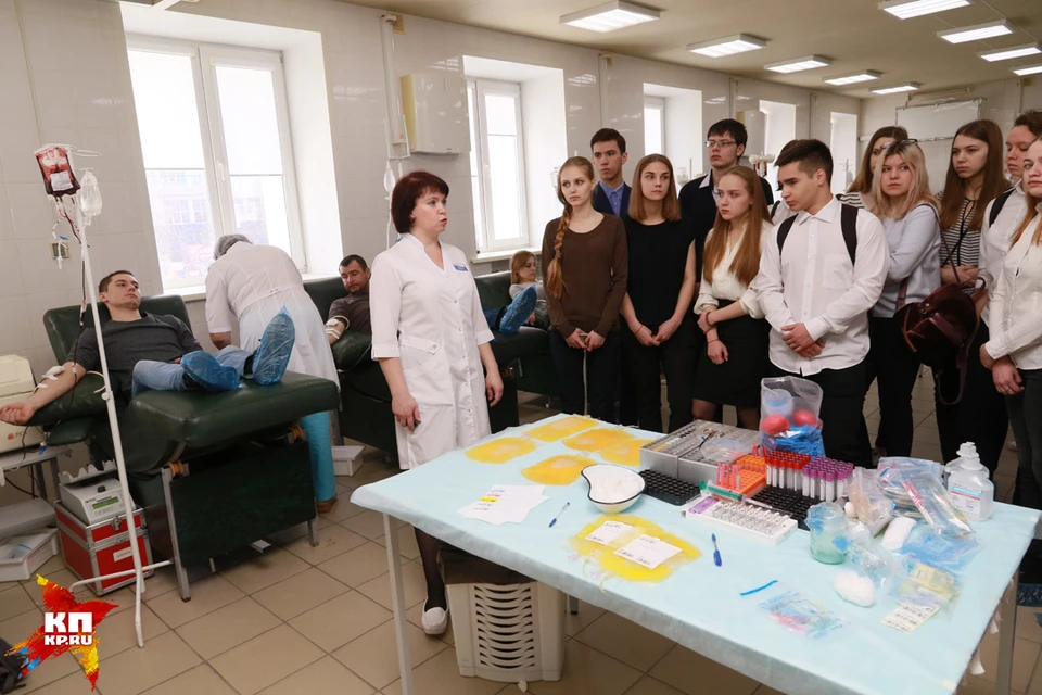Барнаульские школьники познакомились с работой Центра крови