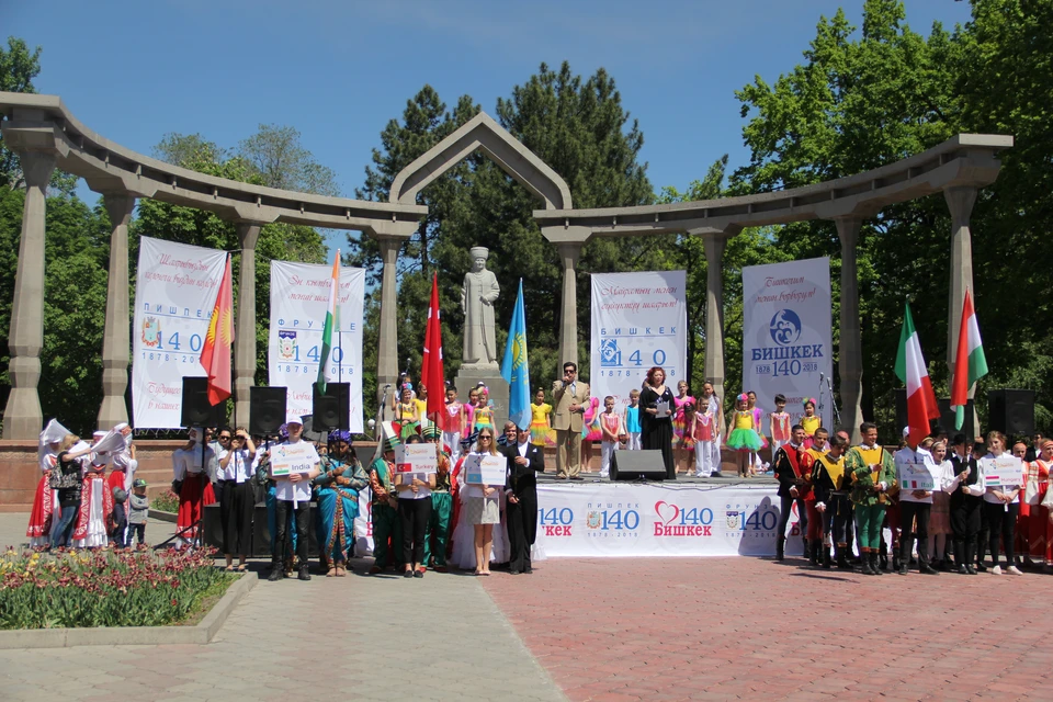 Поздравить Бишкек приехали представители нескольких стран.