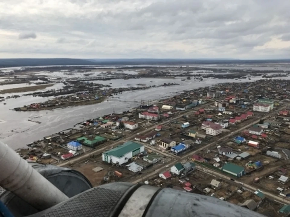 С воздуха паводок выглядит еще страшнее Фото: ГУ МЧС по Якутии