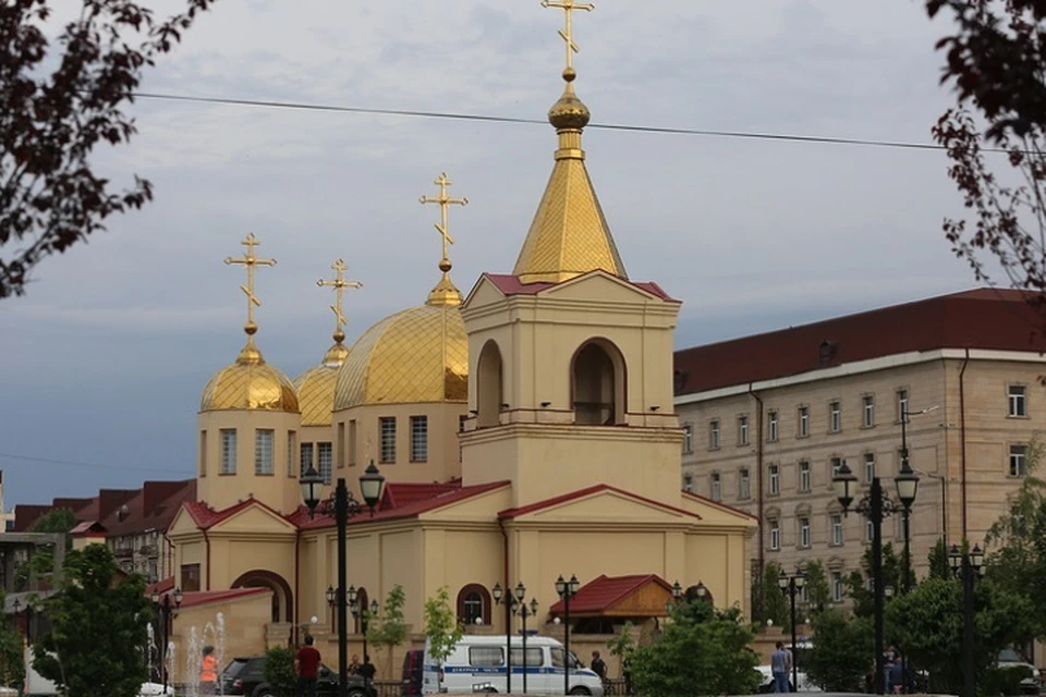 В чечне есть православные храмы. Храм Михаила Архангела (Грозный). Церковь Архангела Михаила в Грозном. Грозный храм Архангела Михаила фото.