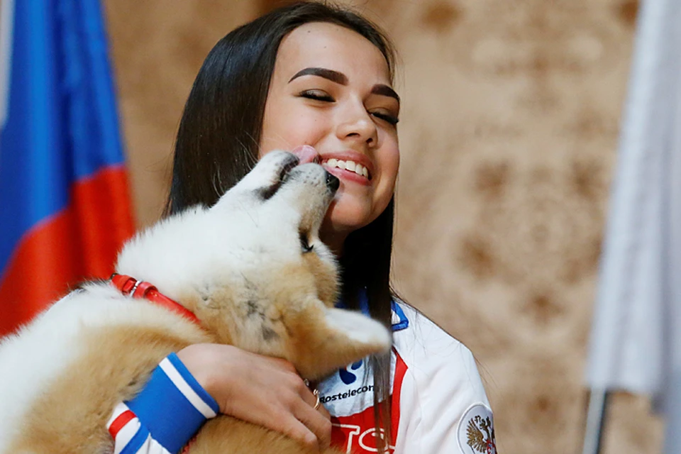 В субботу в Москве Загитовой вручили ее собаку - фигуристка уже сказала, что назовет ее "Масару"