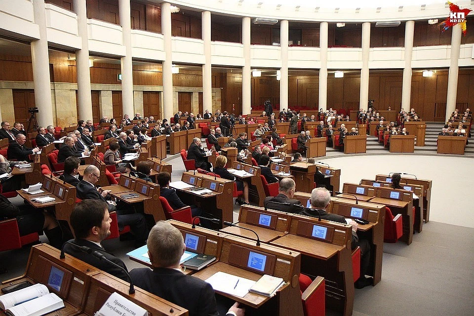 Представители беларуси. Парламент Беларуси. Парламент Беларуси зал заседаний национального собрания. Минск парламент. Парламент Беларуси внутри.