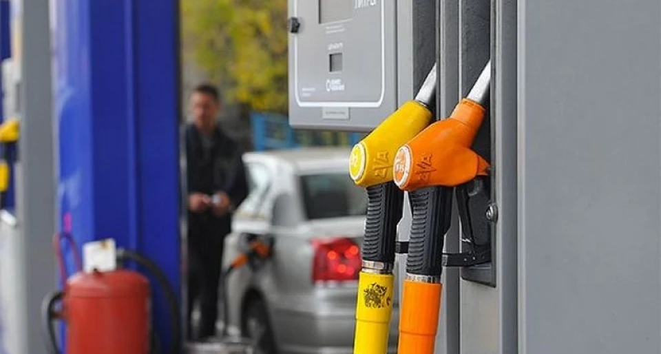 Стремление нефтяных компаний заработать "быстрые деньги" привело к скачку цен на бензин и дизтопливо