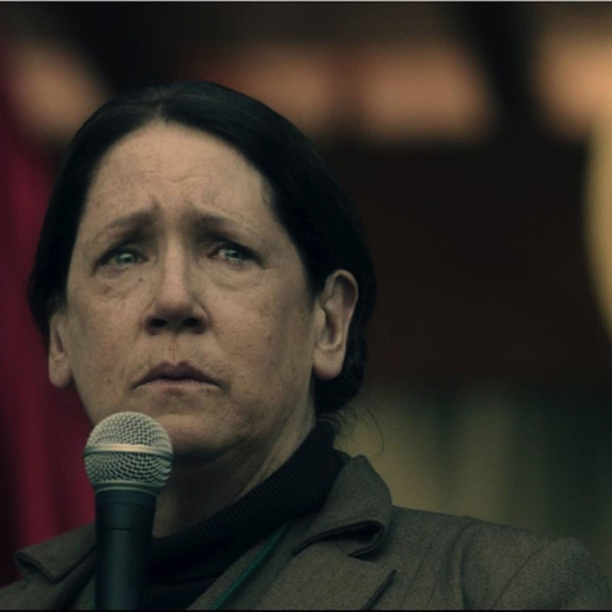 Көзілдіріктегі хатшылардың орысша порносы