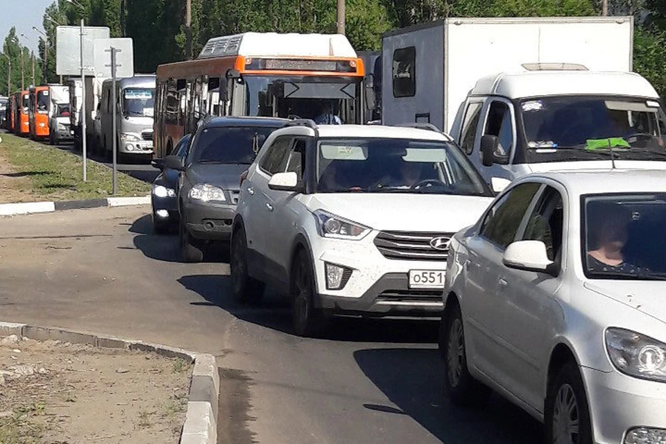 Пробки начались в 7 утра и ухудшаются с каждой минутой