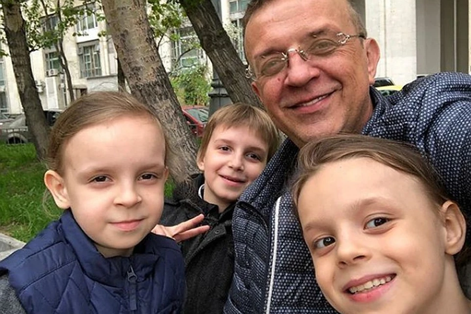 Звезда 90-х Роман Жуков теперь редко видит своих шестерых детей. Фото: Инстаграм.
