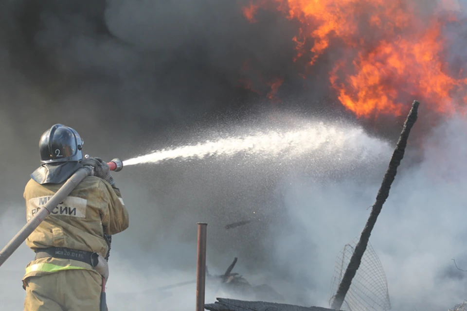 Пожар в Братске: горит завод БЛПК