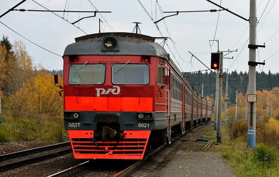 Поезд пермь. Эд2т 0021. Эд2т Пермь-2. Эд2т в Перми. Эд-2 Пермь.