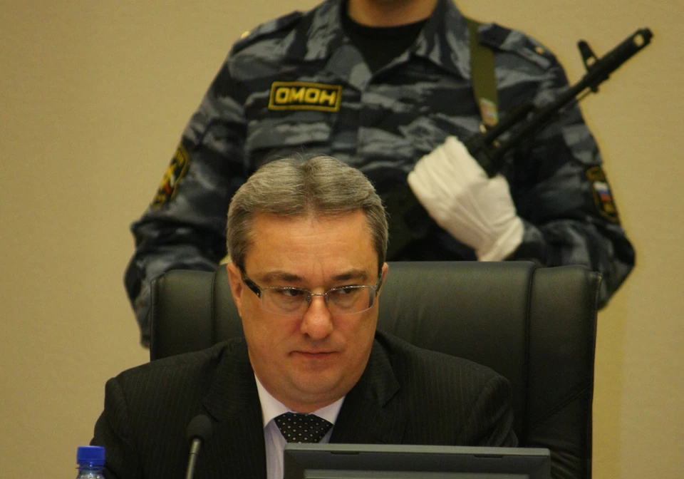 Главный вопрос: кто теперь будет представлять интересы бывшего чиновника в суде?