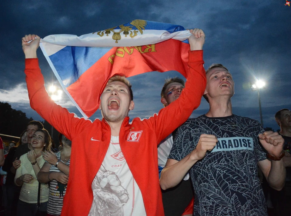 Фанаты не щадили голосовые связки, поддерживая сборную России