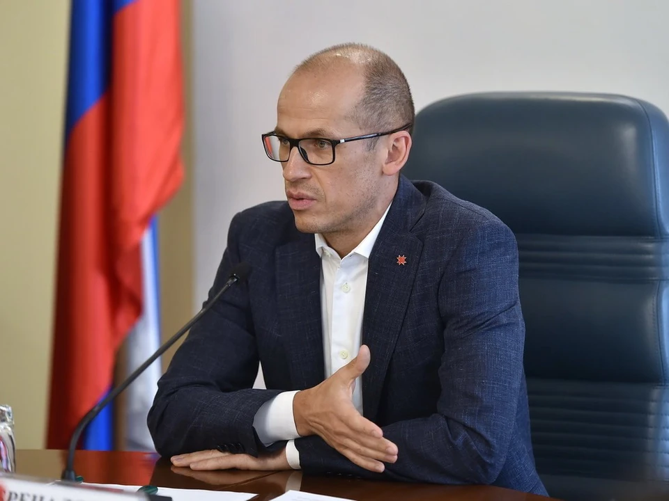 Александр Бречалов во время встречи с кандидатами на пост главы Ижевска