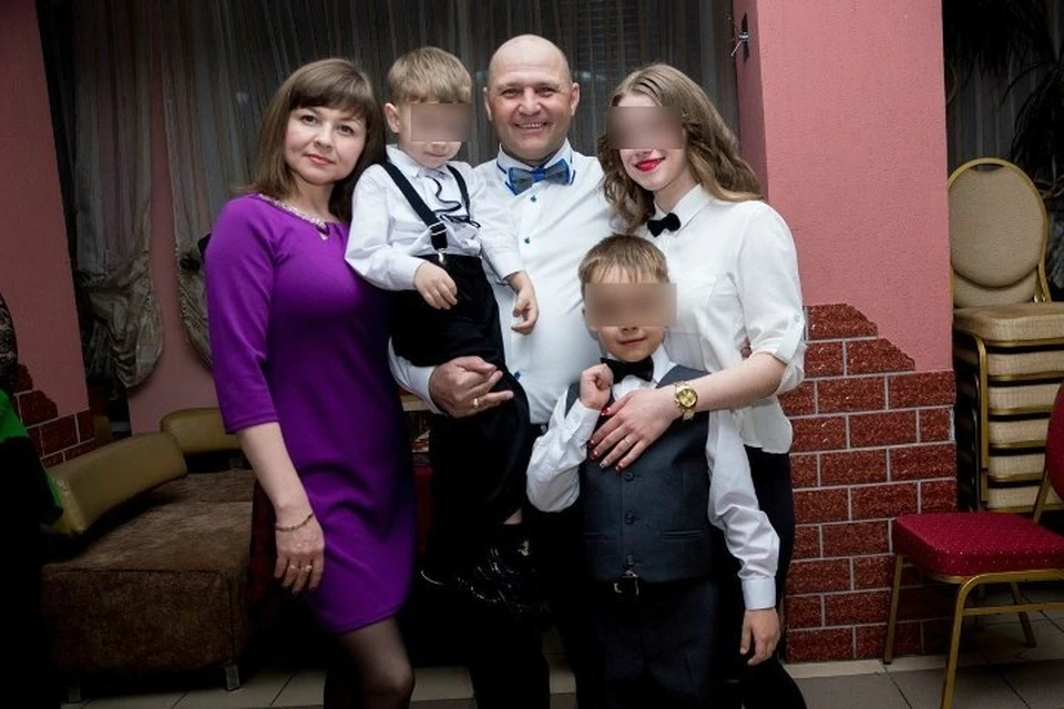 В 25 лет трое детей. Многодетная семья Шелехов. Многодетные семьи Шелехова. Шелехов с семьей.