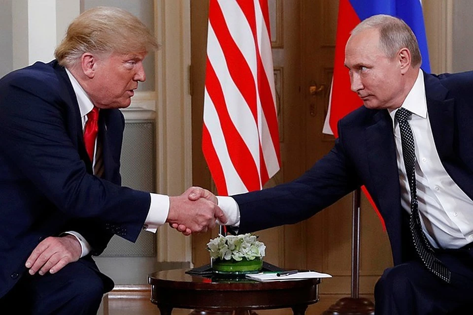 Трамп протянул Путину руку, президент России ее пожал