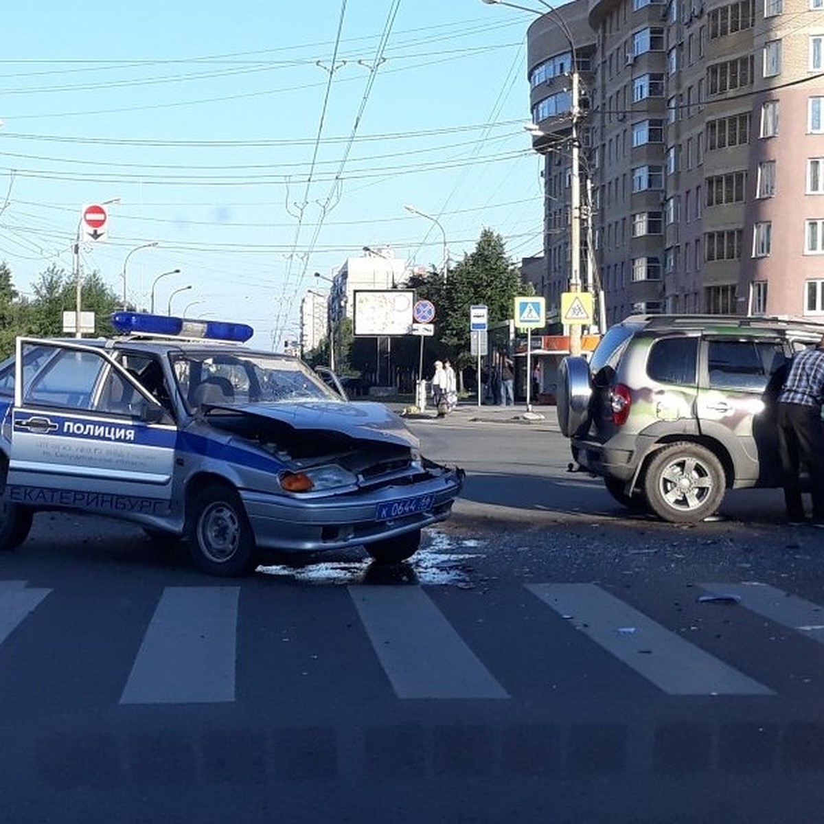 В Екатеринбурге полицейская машина столкнулась с 