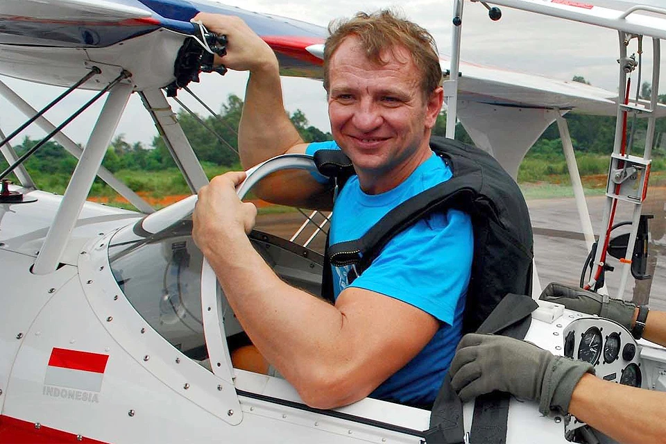 За штурвалом рухнувшего самолёта находился 49-летний Игорь Турик, двукратный чемпион мира по высшему пилотажу, шестикратный чемпион России.