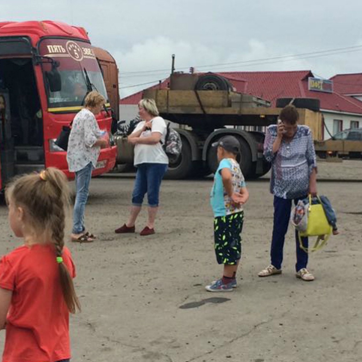 В духоте и неизвестности: Хабаровчане в жару застряли на комсомольской  трассе - KP.RU