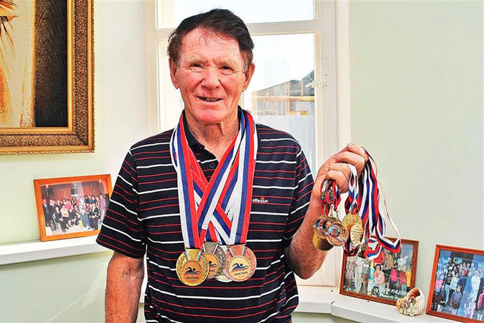 Станислав Федорович Вязовский - завоевал множество наград на спортивных соревнованиях по плаванию среди ветеранов.