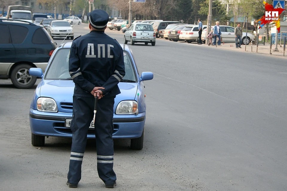 Два жителя Барнаула – один из них бывший участковый, другой – сотрудник ГИБДД, которого несколько лет назад уволили из органов, сколотили целое состояние на выплатах по автостраховкам.