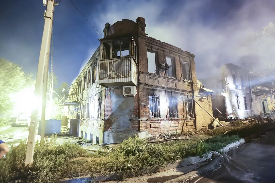 Огонь уничтожил более сотни зданий. Фото: пресс-служба губернатора РО / Павел Сапрыкин.