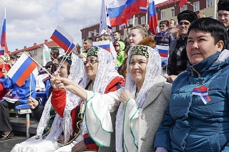 Ямал отмечает День Государственного флага России Фото: правительство ЯНАО