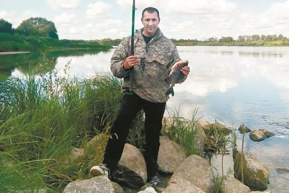 Алексей Беляничев демонстрирует свой улов.