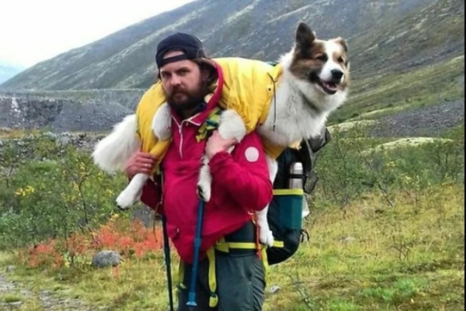 Дмитрий нес на руках не только 23-килограммового пса, но и 15-килограммовый рюкзак. Фото: Из личного архива семьи Корецких