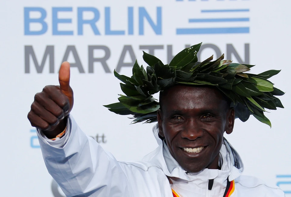 Кенийский марафонец - обладатель нового мирового рекорда.
