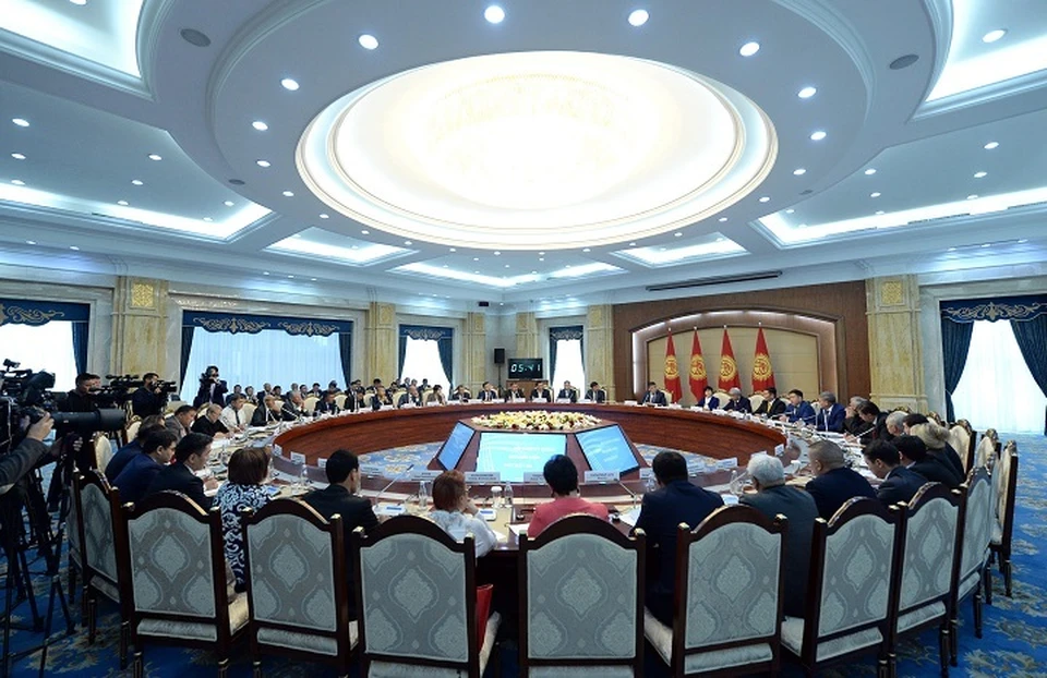 Встреча президента с представителями бизнеса прошла в Бишкеке накануне Дня предпринимателя.