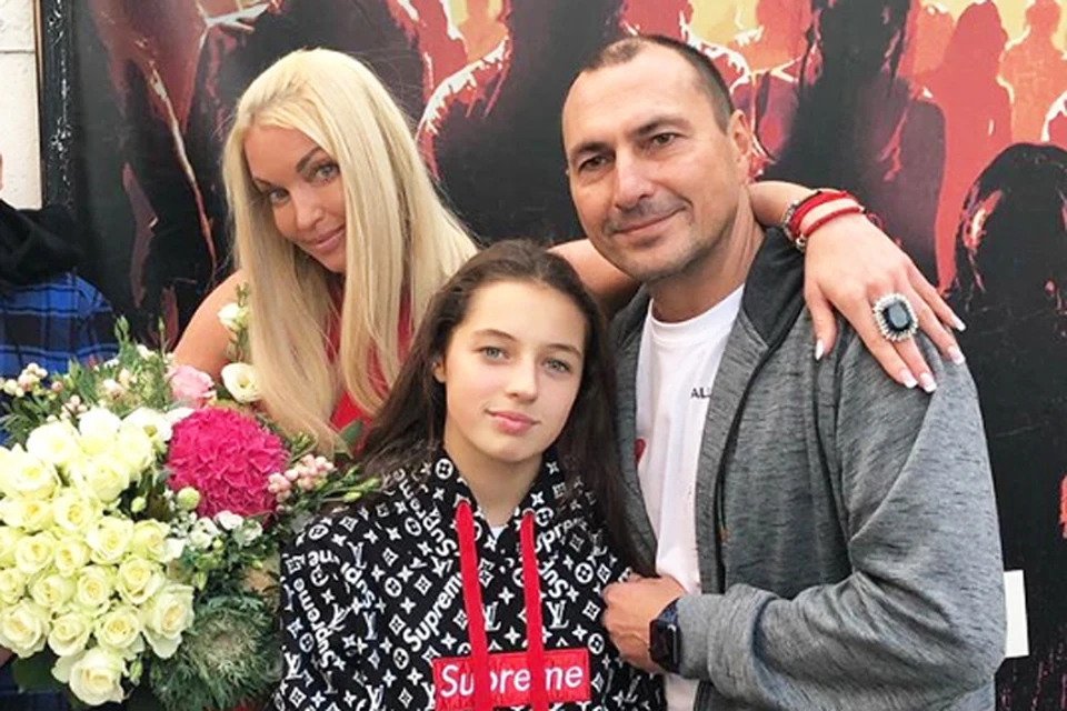 Игорь Вдовин пришел поздравить дочь Ариадну. Фото: Инстаграм.
