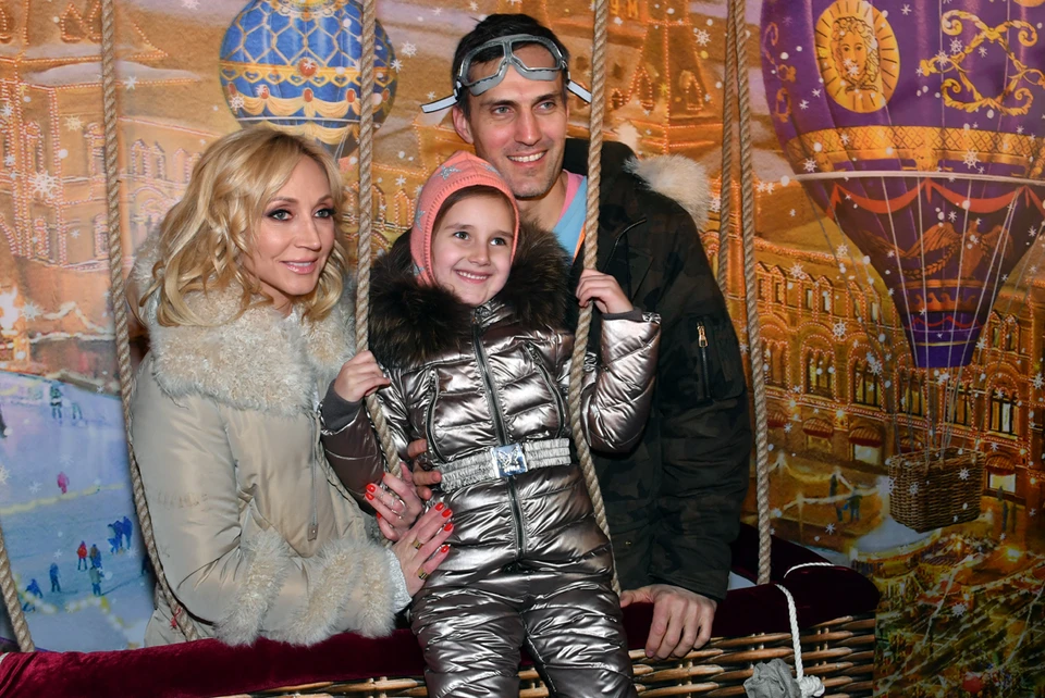Кристина Орбакайте с мужем Михаилом Земцовым и дочерью Клавдией.