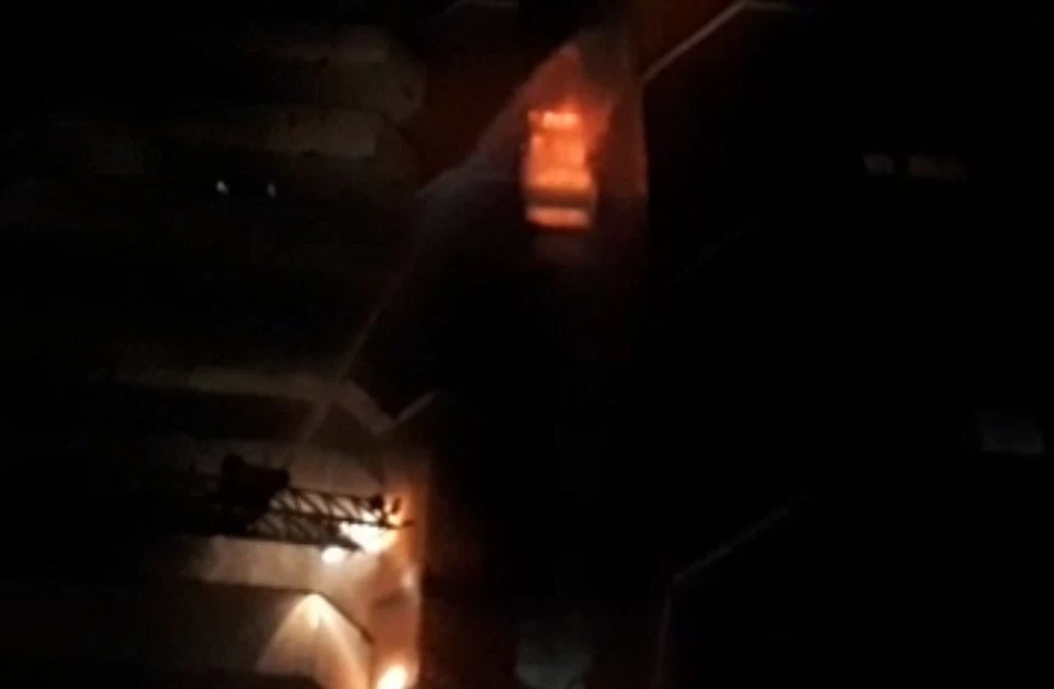 Огонь распространился на два этажа. Фото: МЧС России по Свердловской области