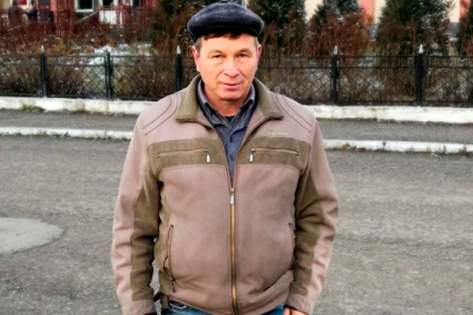 Анатолий Тырышканов помог пожилым людям выбраться из горящего дома.