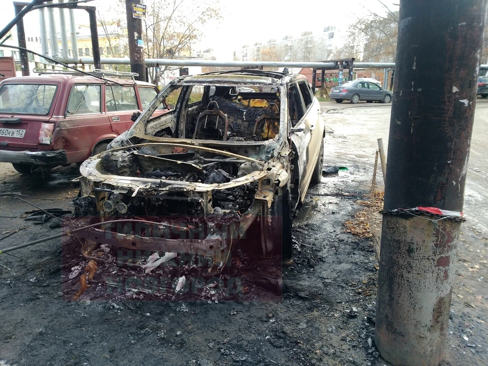 В Нижнем Новгороде сгорел элитный внедорожник Range Rover