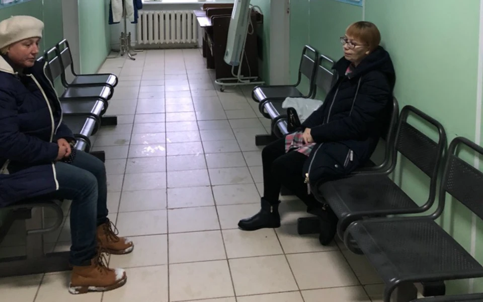 Приема к врачу пациенты дожидаются в верхней одежде. Фото: Жесть Коми