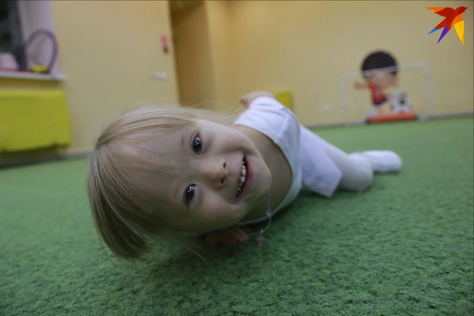 Пятилетняя Яна Попова любит заниматься гимнастикой.