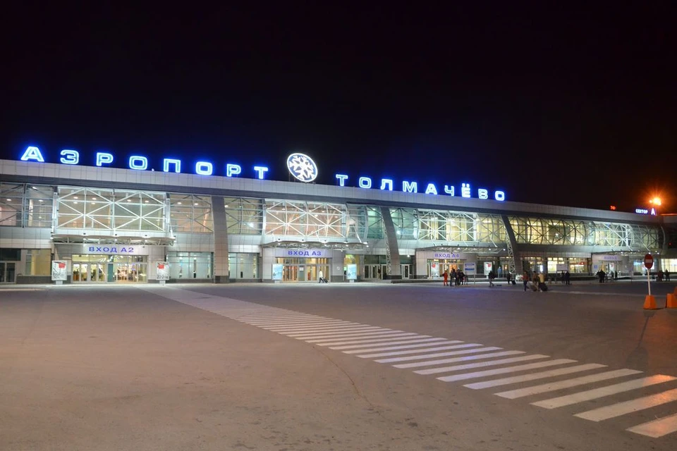 Жители региона сегодня выбирают одно имя из трех возможных - фамилия, набравшая больше всего голосов, будет дополнять название аэропорта Толмачево.