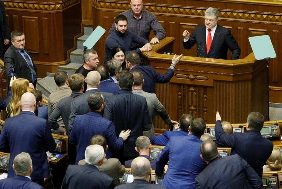 Украина ввела военное положение в некоторых областях. Фото: REUTERS/Valentyn Ogirenko