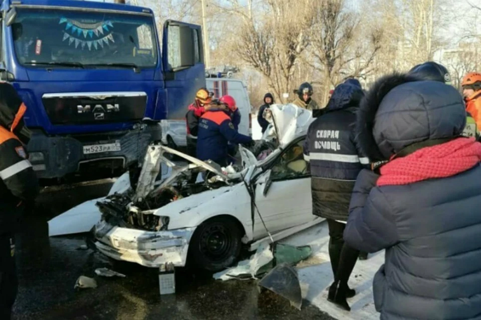 Столкновение иномарки и фуры в Комсомольске: Автокатастрофа унесла жизни трех человек