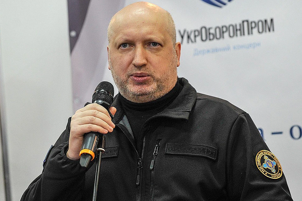 Секретарь украинского Совета по нацбезопасности Александр Турчинов анонсировал новый поход боевых кораблей в Азовское море.