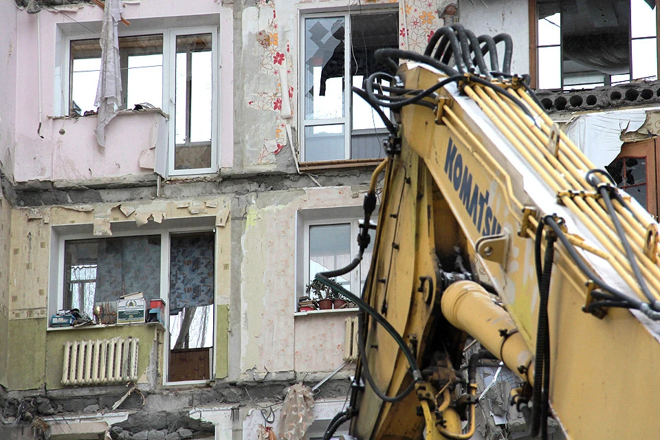 Взрыв в доме №164 по проспекту Карла Маркса в Магнитогорске унес 39 жизней, еще десятки жильцов остались без крыши над головой.