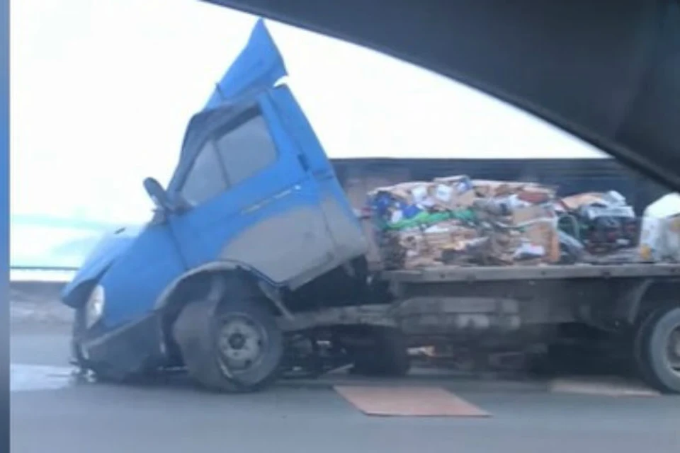 Страшная авария в Нижнем Новгороде: На Мызинском мосту Ниссан столкнулся с ГАЗелью.