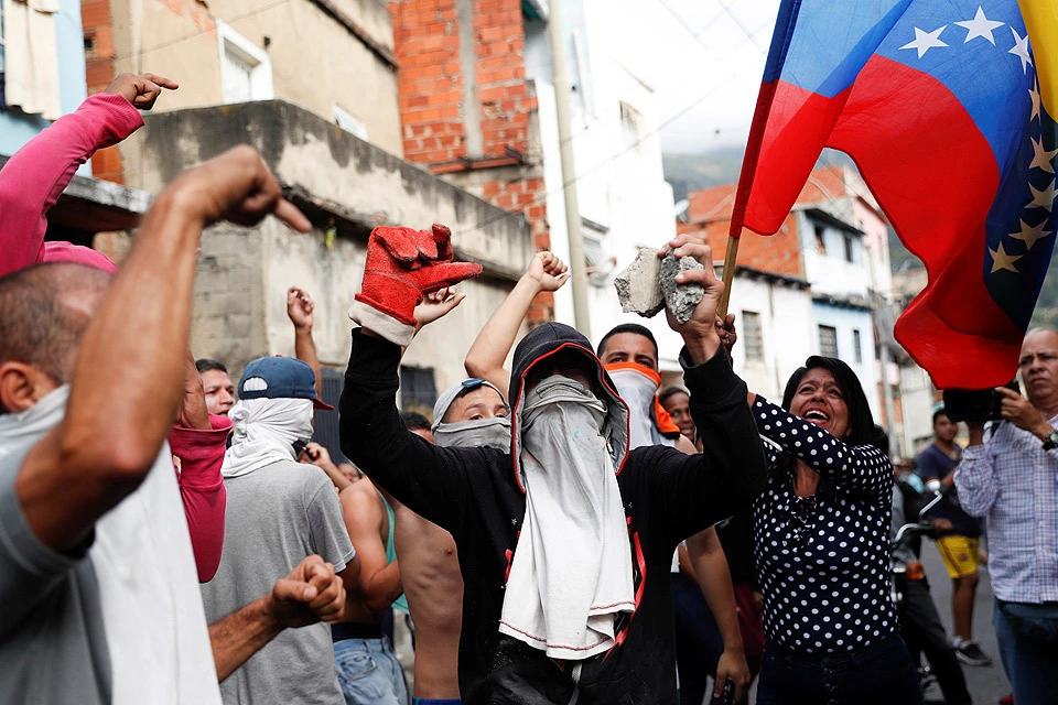 Уличные протесты в столице Венесуэлы городе Каракасе.