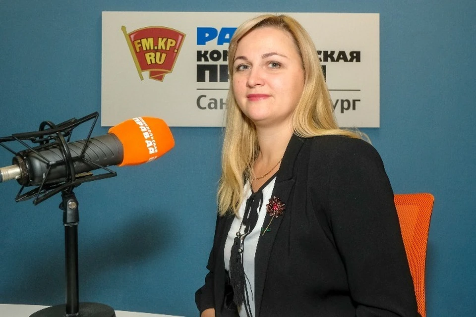 Юлия Аблец в студии радио «Комсомольская Правда в Петербурге»