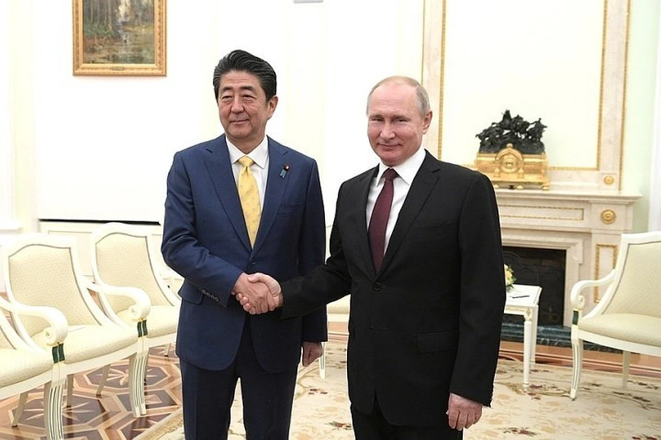 Президент России Владимир Путин и премьер-министр Японии Синдзо Абэ. Фото: пресс-служба президента РФ